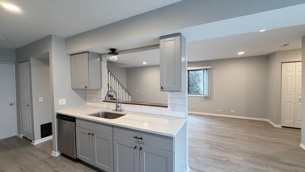 $2,650 | 721 Sunfish Point, Schaumburg, IL 60194