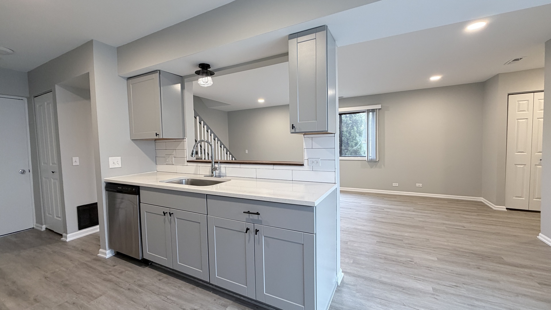 721 Sunfish Point Schaumburg, IL 60194 - Photo 5 of 17