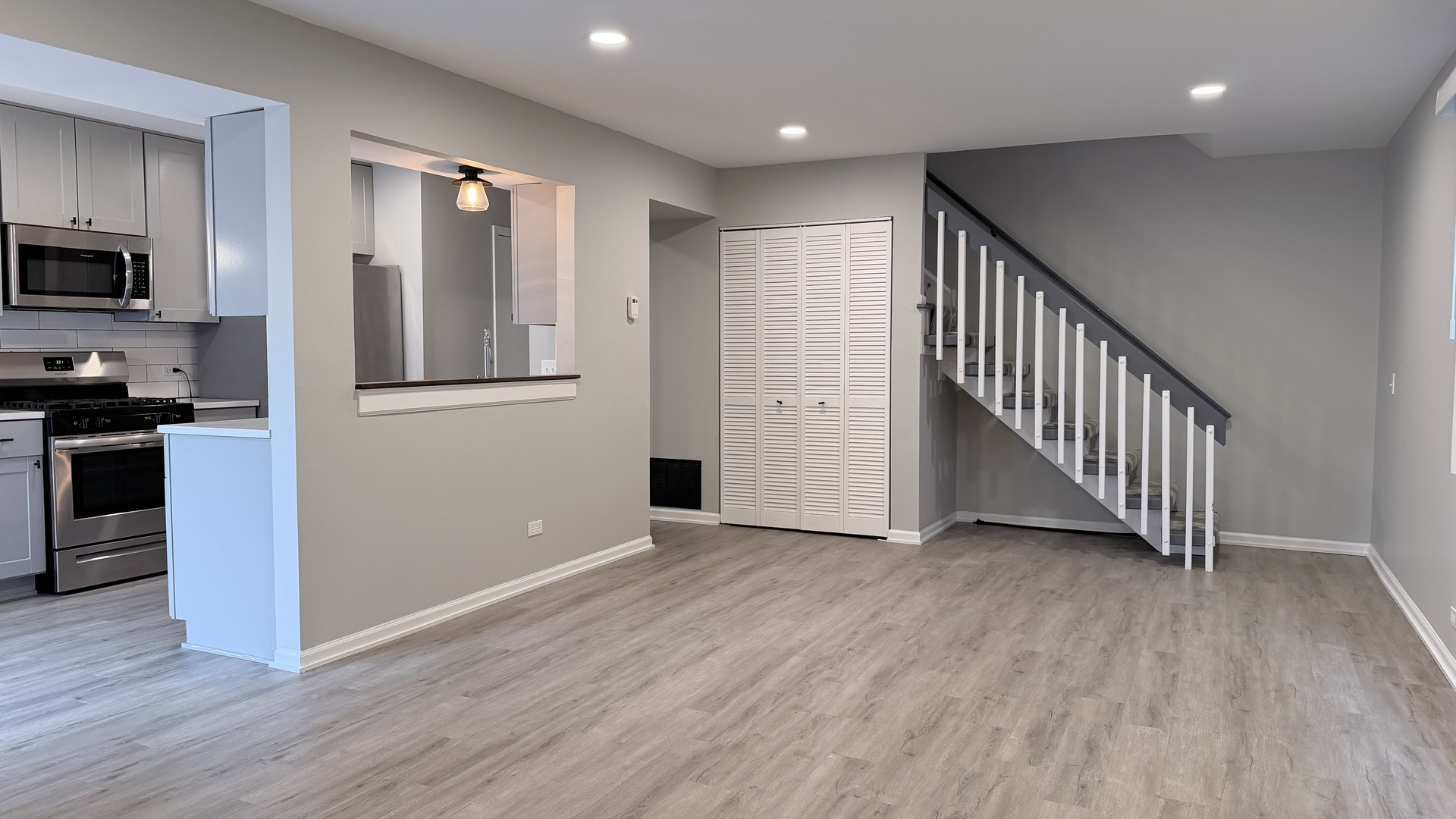 721 Sunfish Point Schaumburg, IL 60194 - Photo 6 of 17