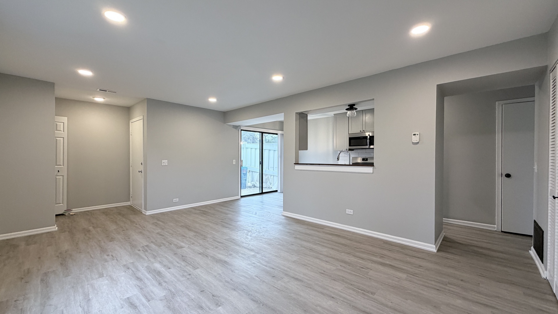 721 Sunfish Point Schaumburg, IL 60194 - Photo 7 of 17