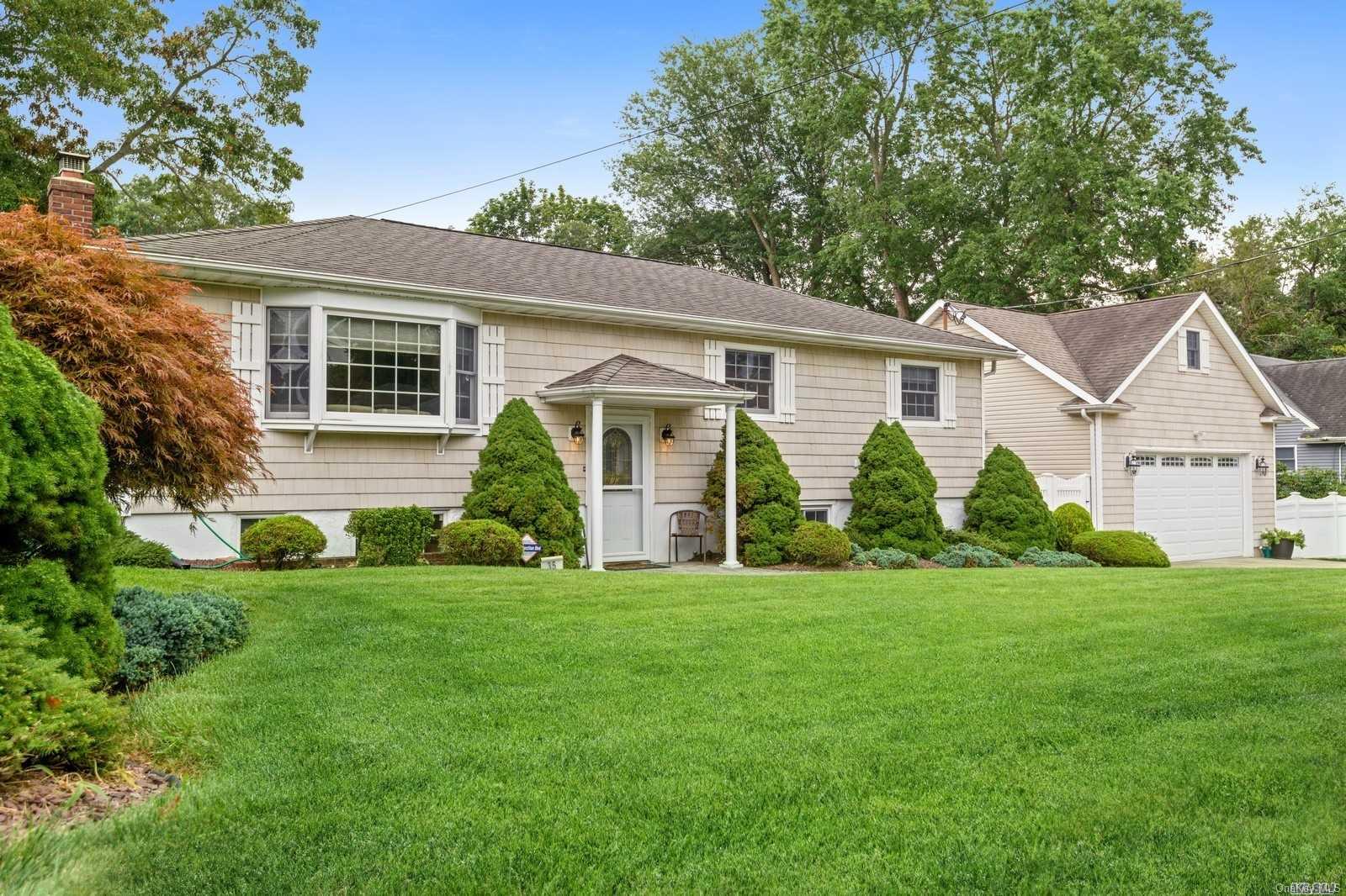 35 Bauss Road Nesconset, NY 11767 - Photo 1 of 1 Exterior Front