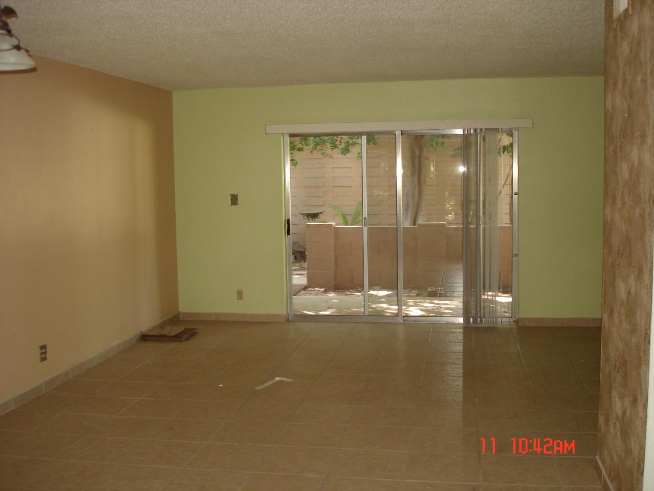1107 West Osborn Road, Unit 106 Phoenix, AZ 85013 - Photo 3 of 5 Living room