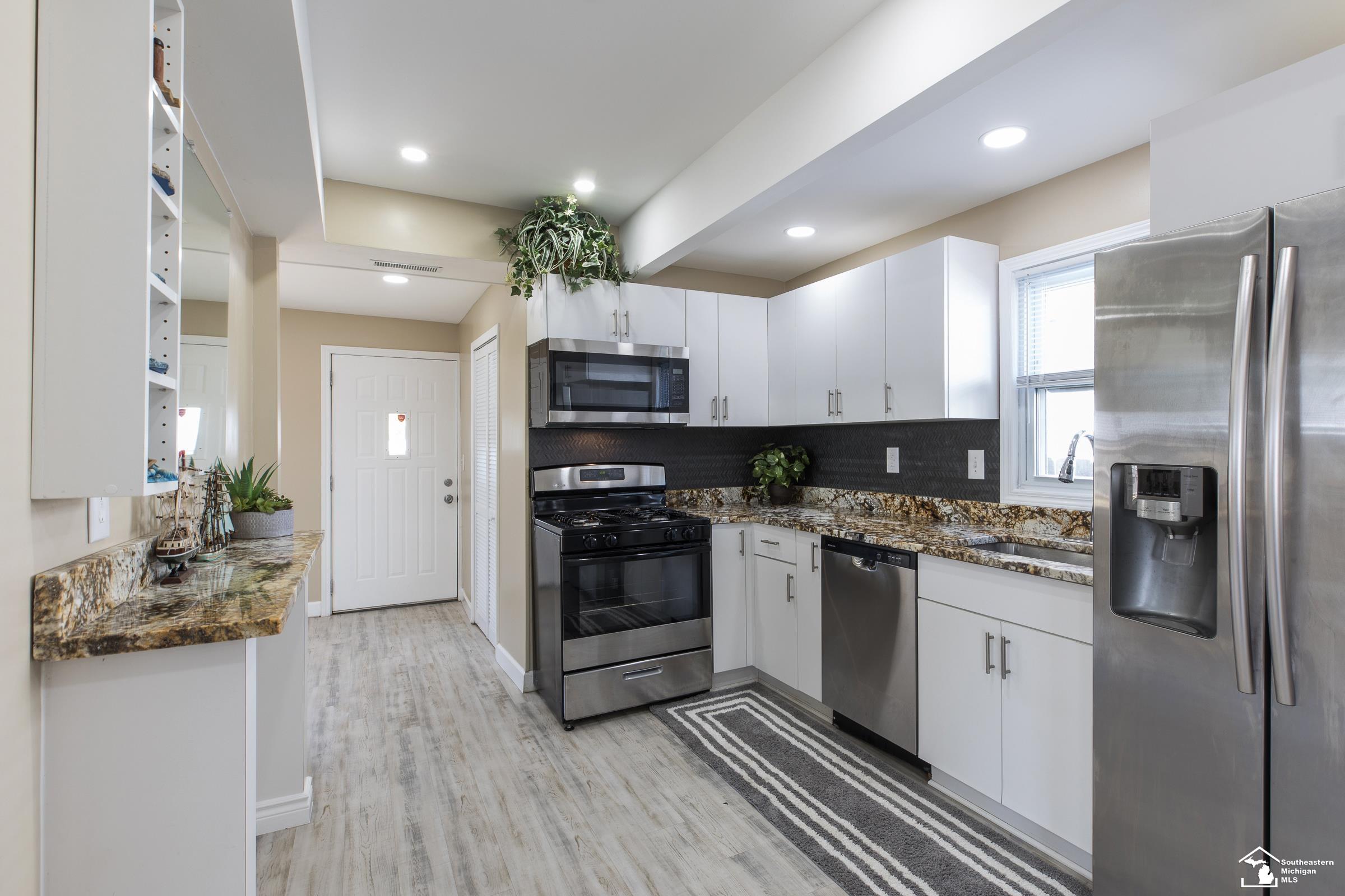 17048 Quarry Road Riverview, MI 48193 - Photo 12 of 31