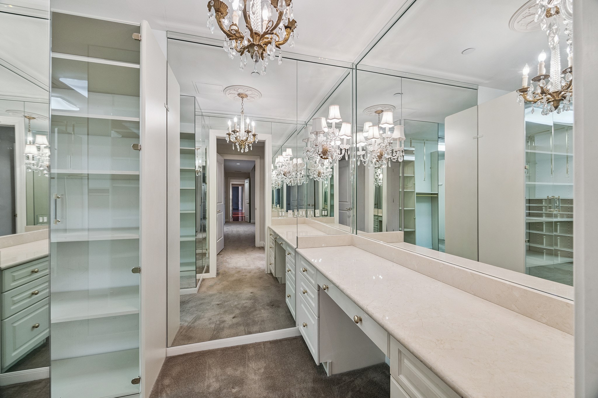 1100 Uptown Park Boulevard, Unit 102 Houston, TX 77056 - Photo 11 of 33 a room with chandelier and entryway