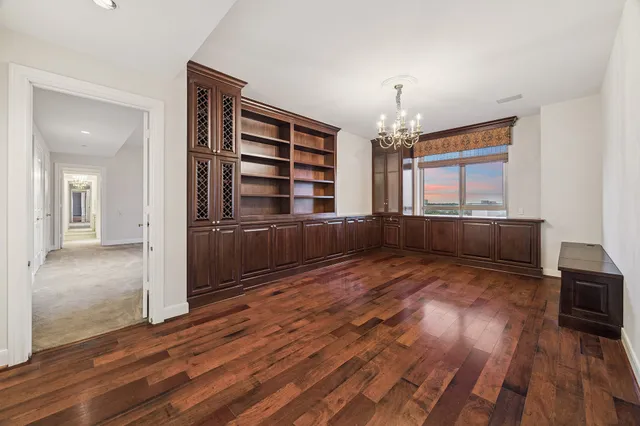 $1,995,000 | 1100 Uptown Park Boulevard, Unit 102, Houston, TX 77056