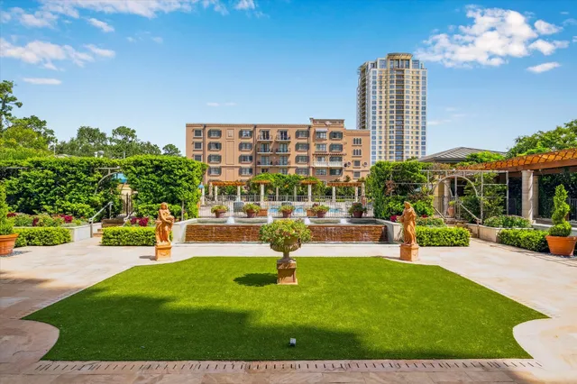 $1,995,000 | 1100 Uptown Park Boulevard, Unit 102, Houston, TX 77056