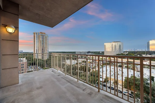 $1,995,000 | 1100 Uptown Park Boulevard, Unit 102, Houston, TX 77056