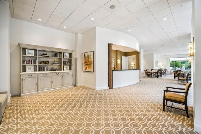 $1,995,000 | 1100 Uptown Park Boulevard, Unit 102, Houston, TX 77056