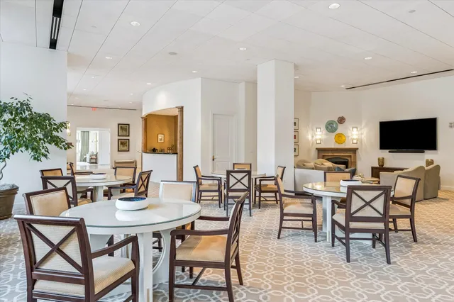 $1,995,000 | 1100 Uptown Park Boulevard, Unit 102, Houston, TX 77056