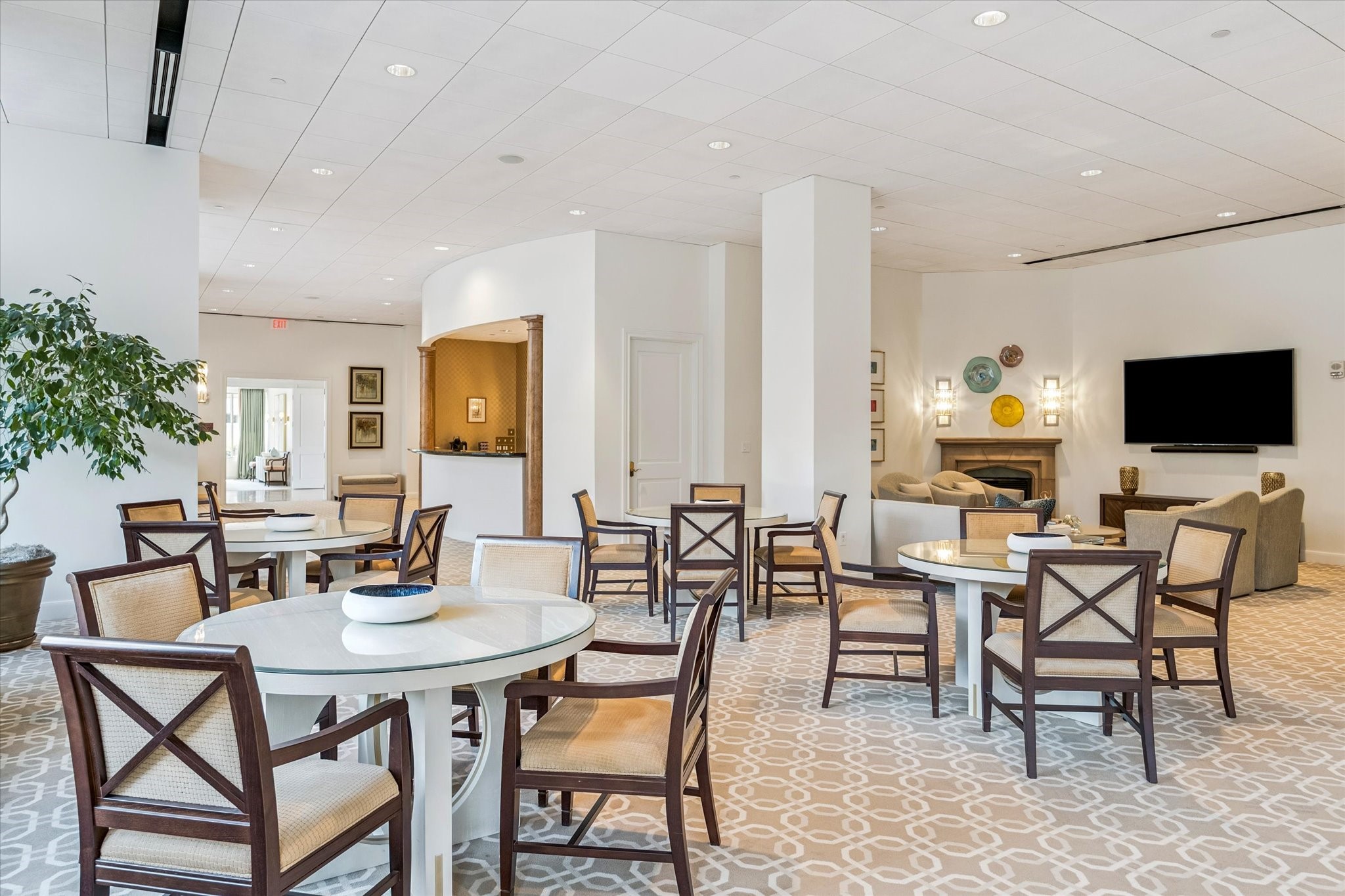 1100 Uptown Park Boulevard, Unit 102 Houston, TX 77056 - Photo 25 of 33 a view of a dining room with furniture
