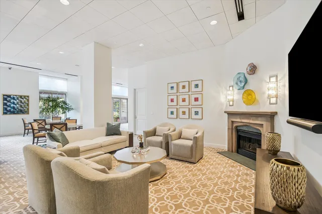 $1,995,000 | 1100 Uptown Park Boulevard, Unit 102, Houston, TX 77056