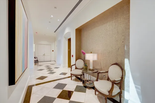 $1,995,000 | 1100 Uptown Park Boulevard, Unit 102, Houston, TX 77056