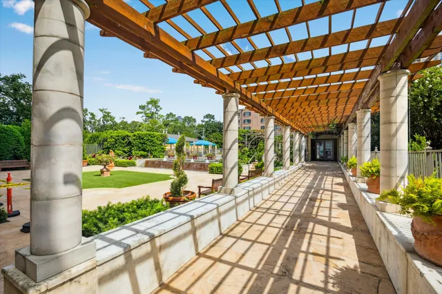 $1,995,000 | 1100 Uptown Park Boulevard, Unit 102, Houston, TX 77056