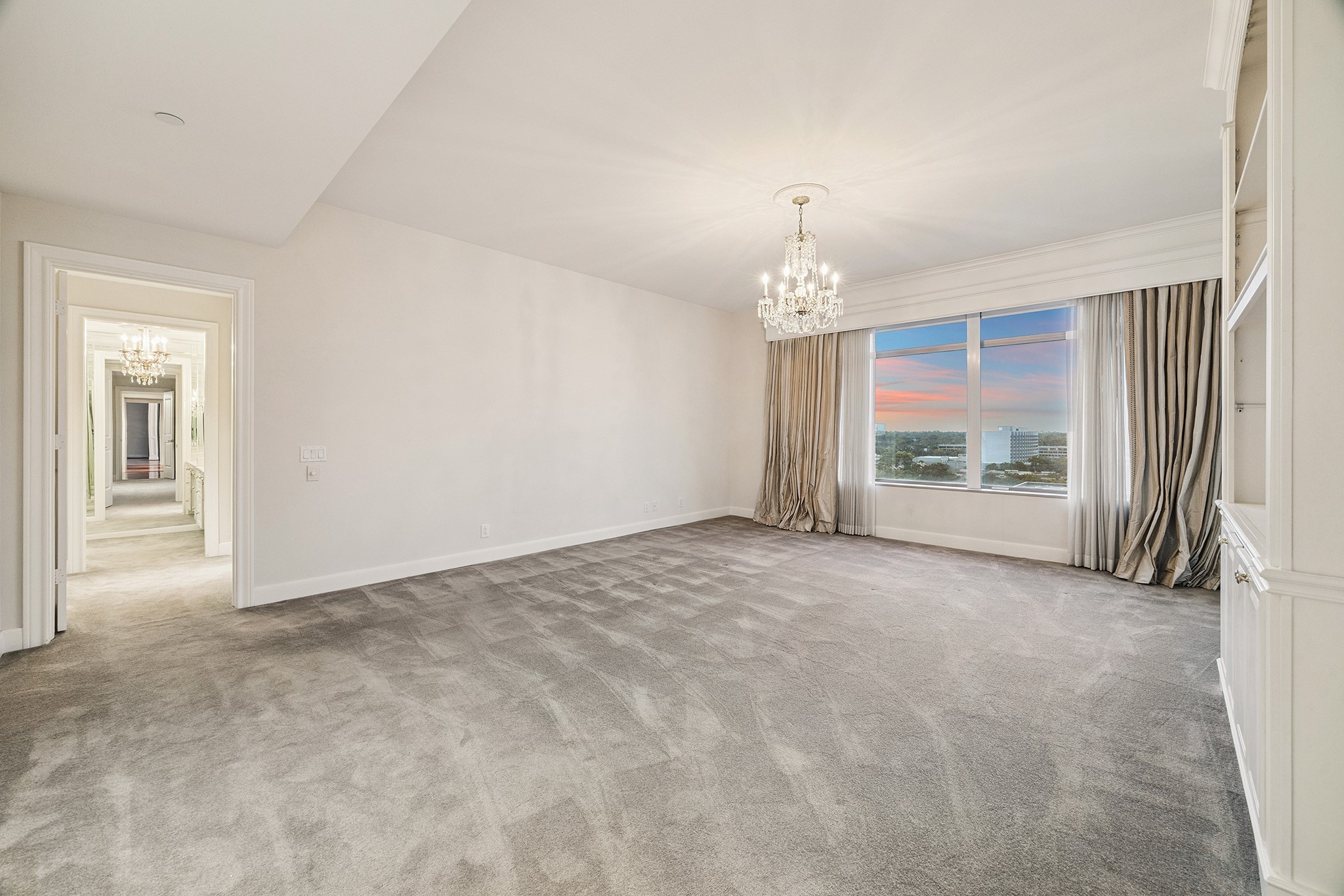 1100 Uptown Park Boulevard, Unit 102 Houston, TX 77056 - Photo 9 of 33 a view of an empty room with a window