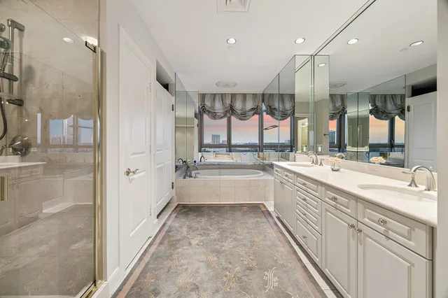 $1,995,000 | 1100 Uptown Park Boulevard, Unit 102, Houston, TX 77056