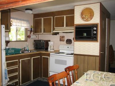 2811 York Road St. James City, FL 33956 - Photo 6 of 10 Gallery Image 6