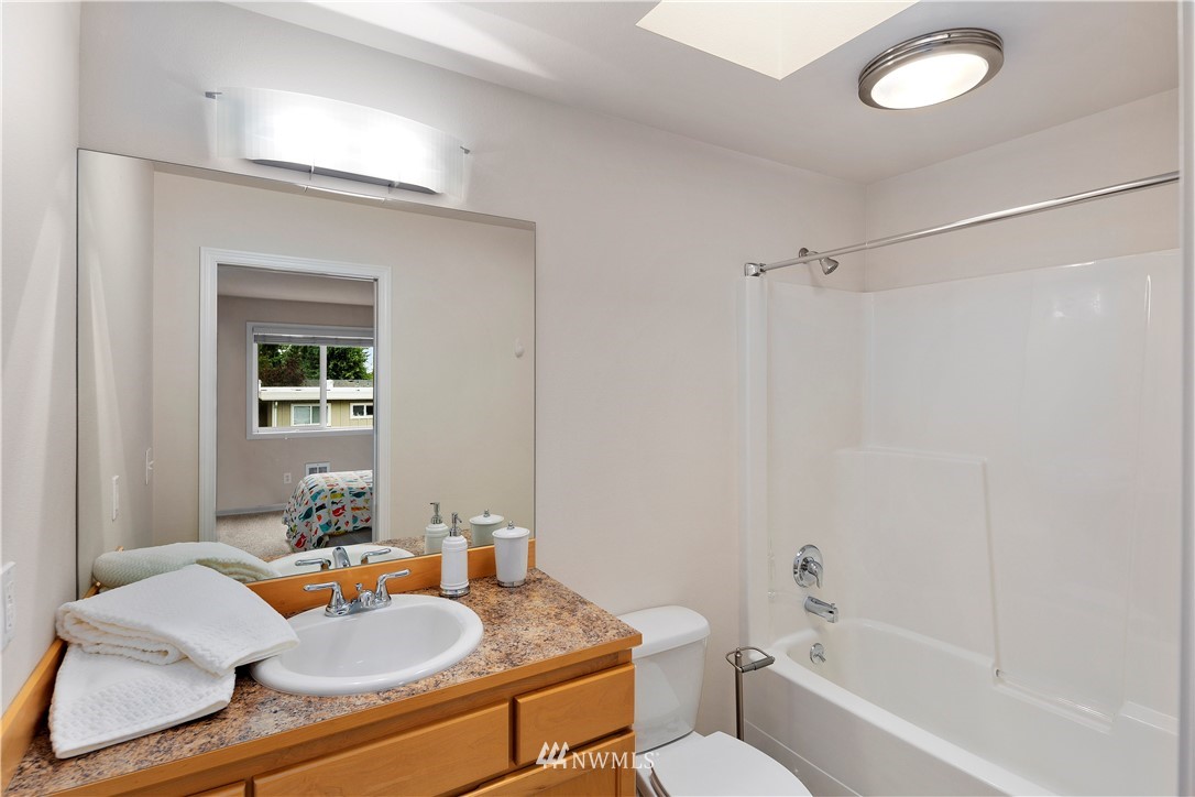 7805 218th Street Southwest, Unit F Edmonds, WA 98026 - Photo 15 of 24 Gallery Image 15
