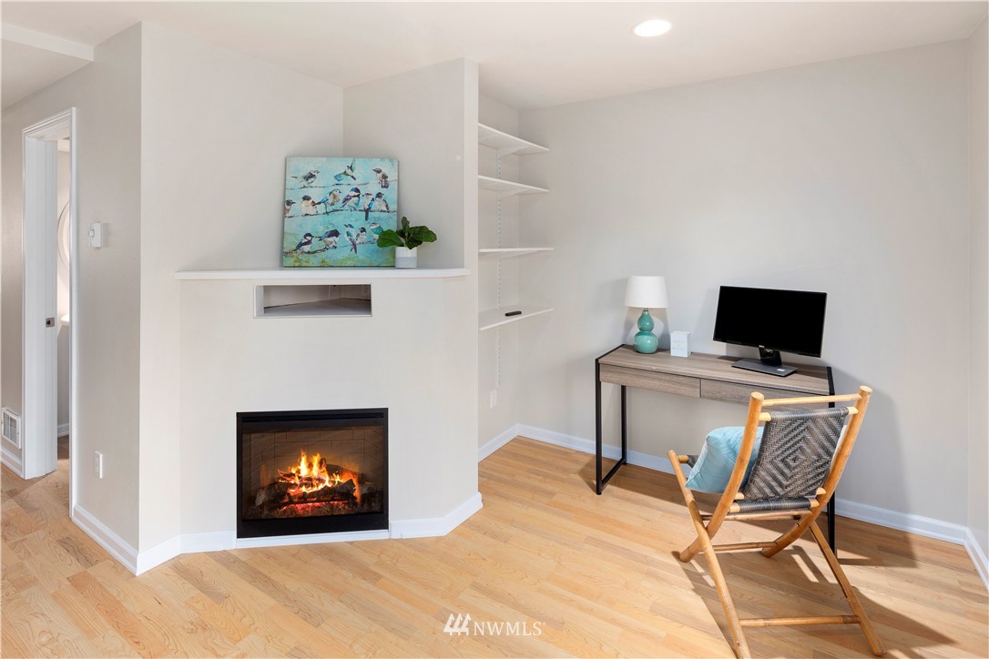 7805 218th Street Southwest, Unit F Edmonds, WA 98026 - Photo 4 of 24 Gallery Image 4
