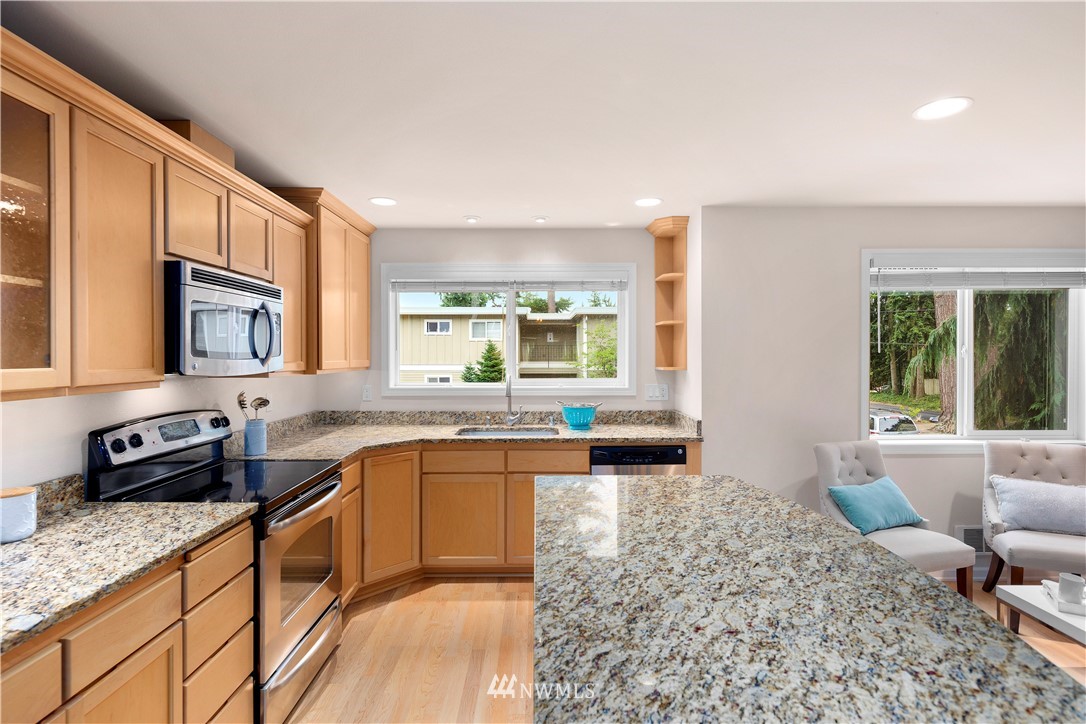 7805 218th Street Southwest, Unit F Edmonds, WA 98026 - Photo 10 of 24 Gallery Image 10