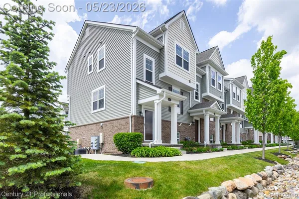 $419,900 | 4918 Treeside Lane, Unit 27, Troy, MI 48098
