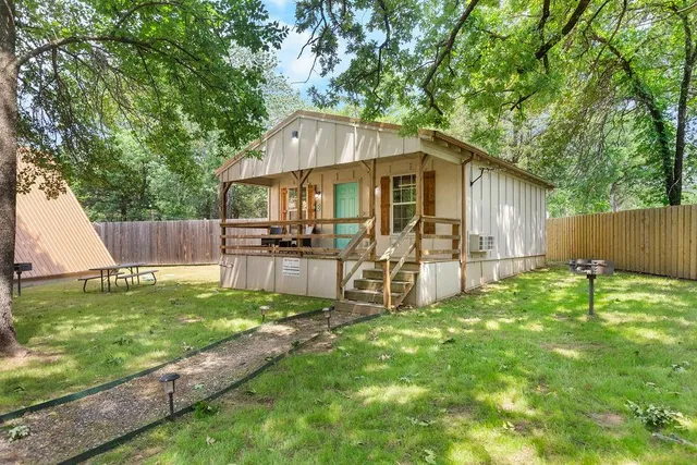 a view of a back yard of the house