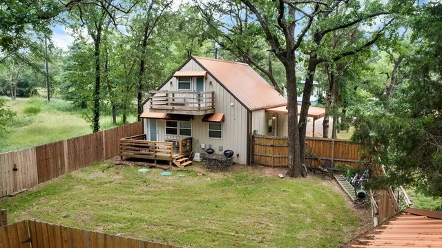a view of a house with backyard and sitting area