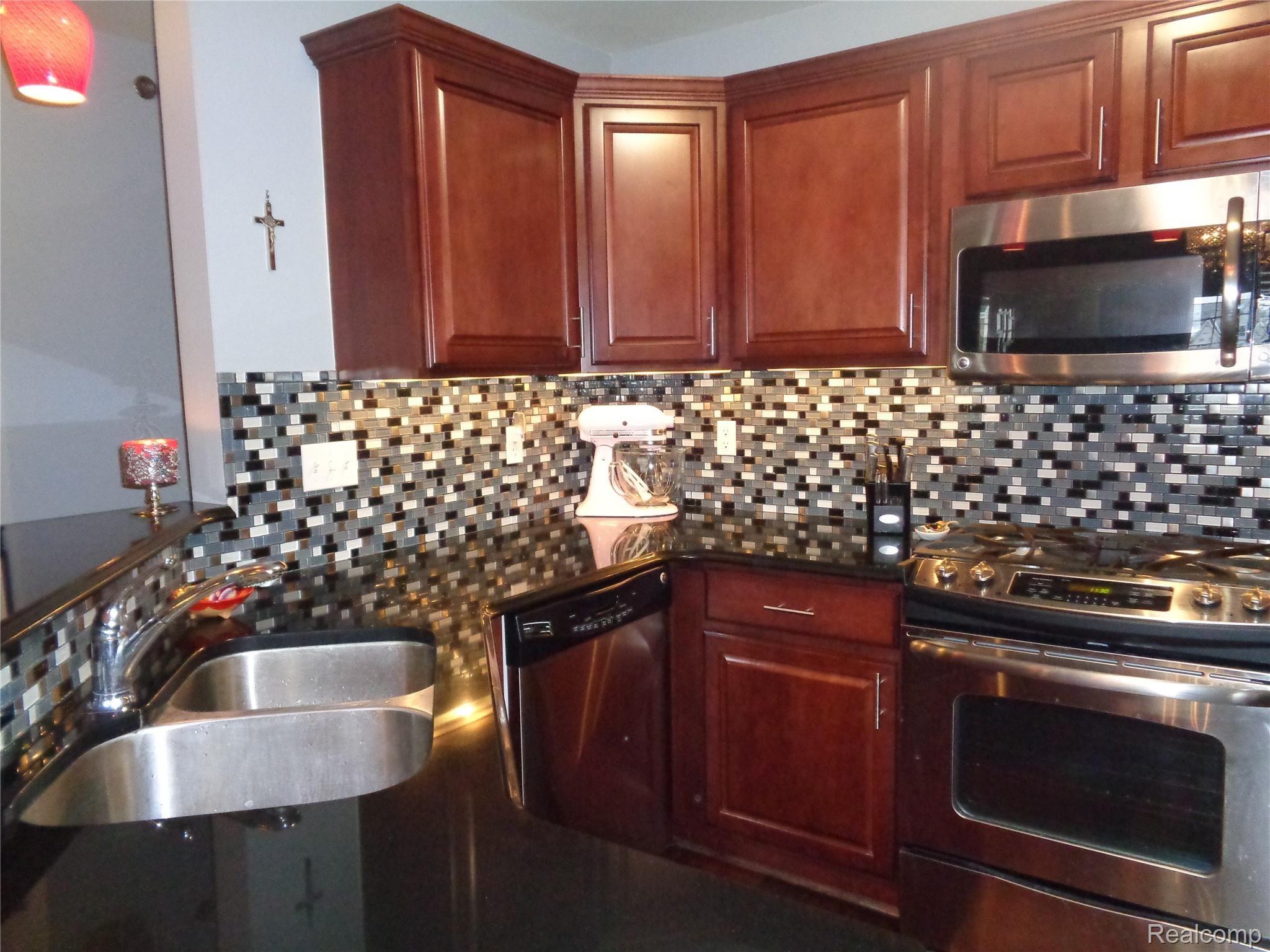 45598 South Stonewood Road Canton, MI 48187 - Photo 39 of 77 DSC04628.JPG