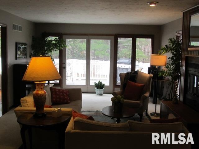 4865 Heatherstone Road Bettendorf, IA 52722 - Photo 10 of 25 Gallery Image 10