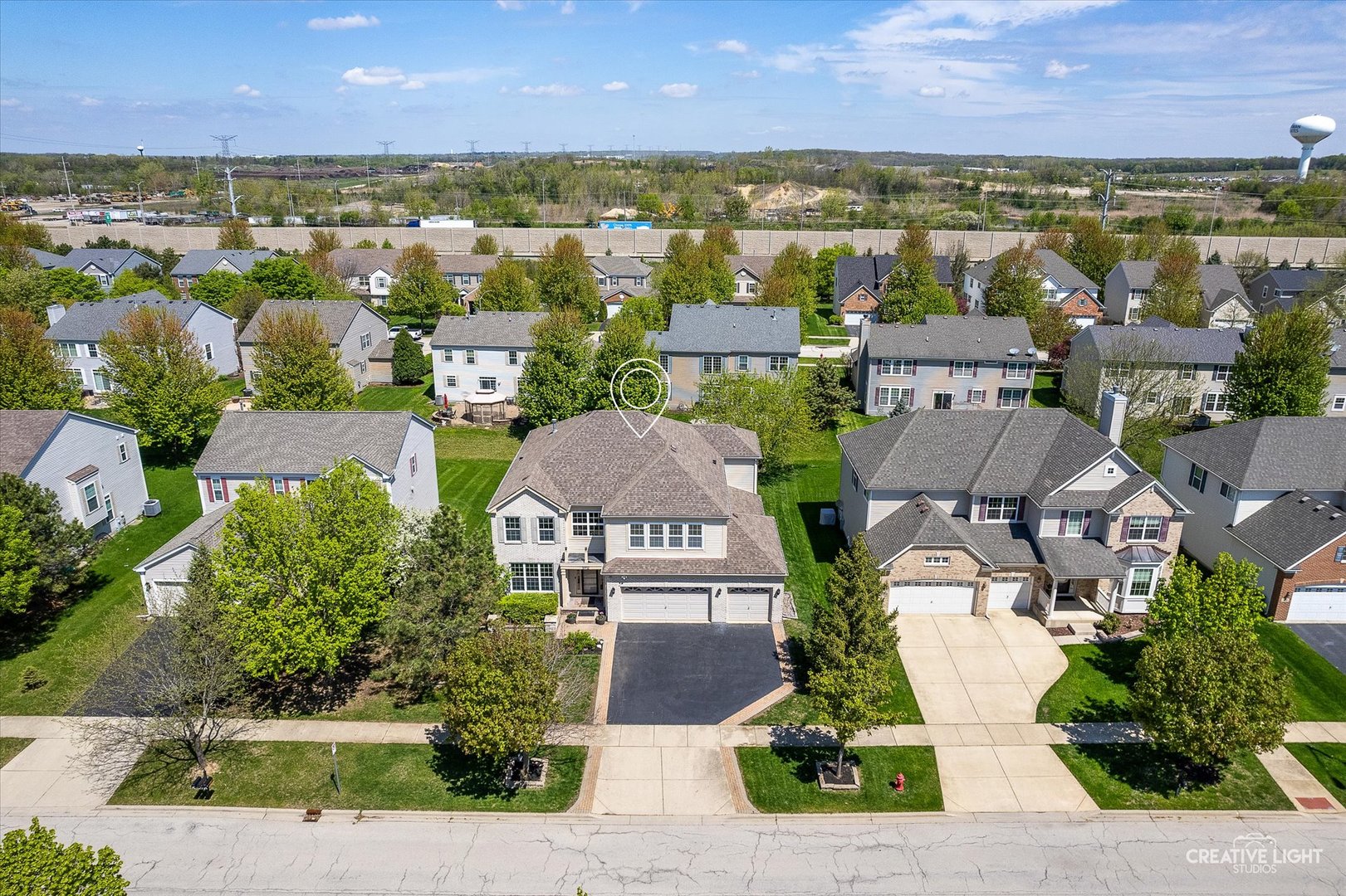5912 Mackinac Lane Hoffman Estates, IL 60192 - Photo 25 of 32 an aerial view of residential houses with outdoor space and ocean view