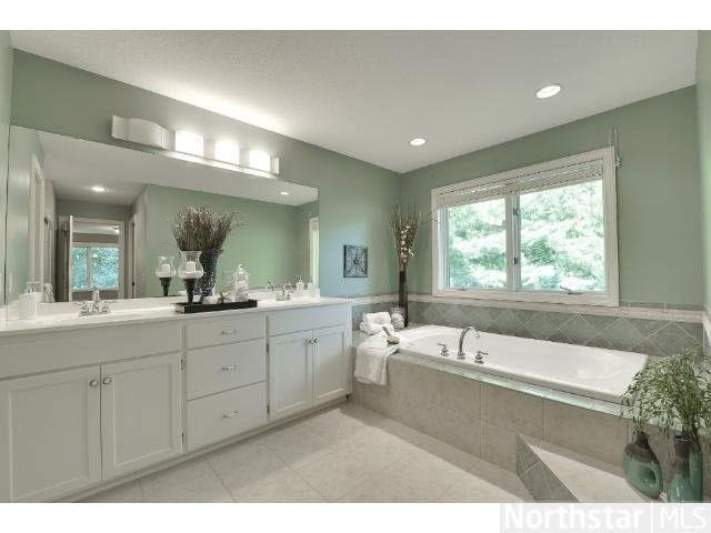 4273 Manor Ct Road Minnetonka, MN 55345 - Photo 12 of 18 Gallery Image 12