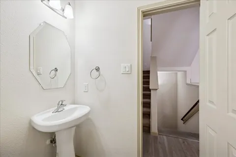 $289,000 | 7914 Stoneyway Drive, Houston, TX 77040