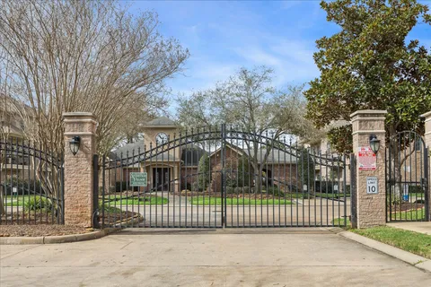 $295,000 | 7914 Stoneyway Drive, Houston, TX 77040