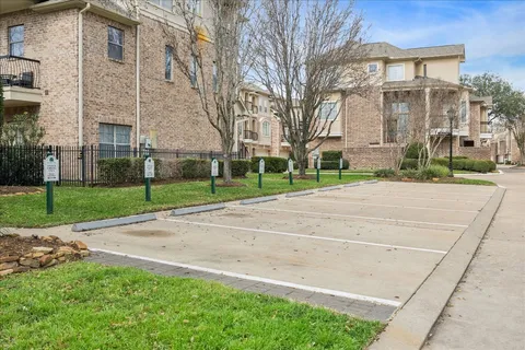 $289,000 | 7914 Stoneyway Drive, Houston, TX 77040