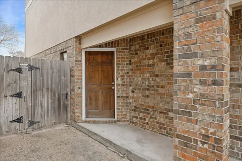 $295,000 | 7914 Stoneyway Drive, Houston, TX 77040