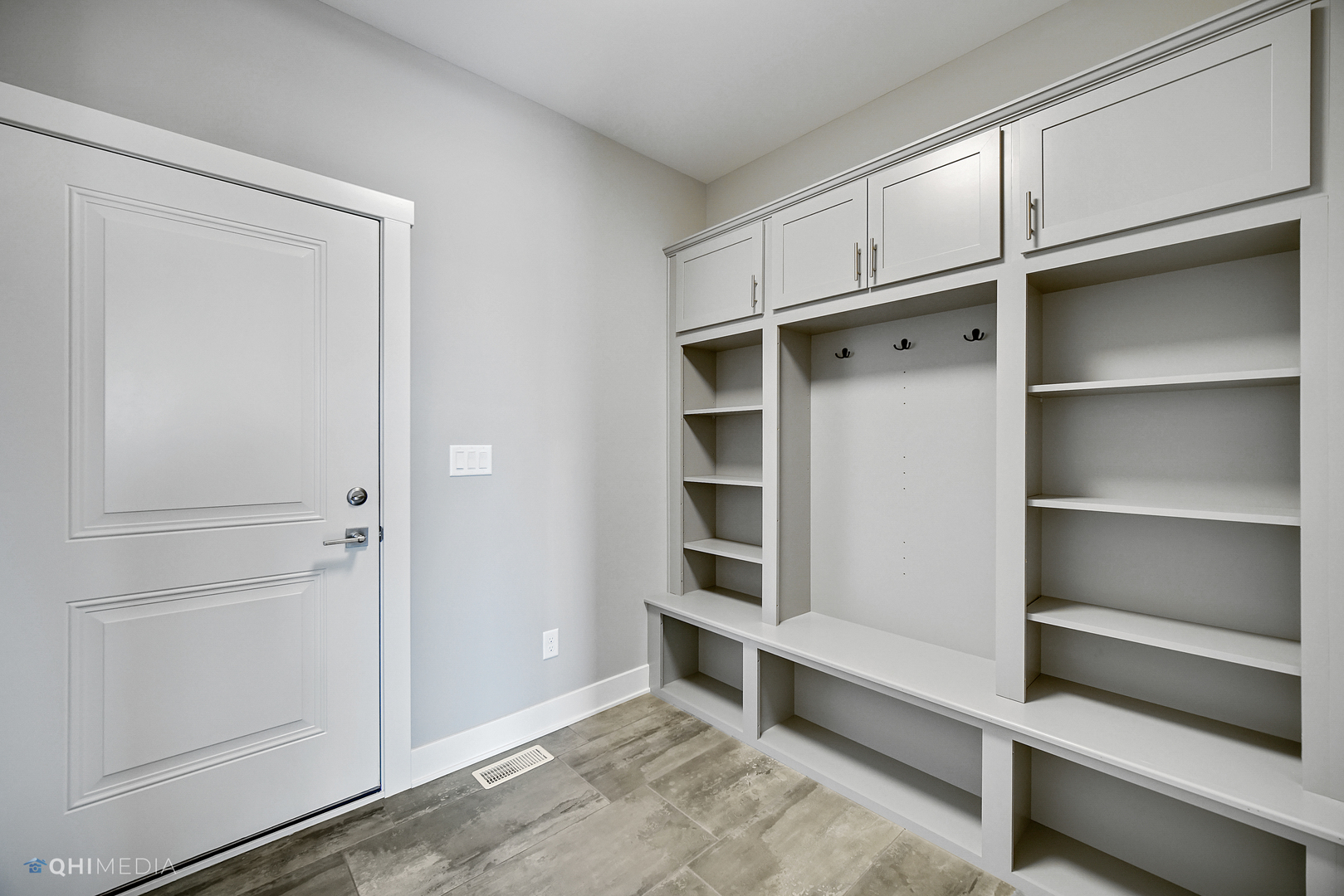 8233 Castle Drive Munster, IN 46321 - Photo 5 of 19 a view of walk in closet with empty racks