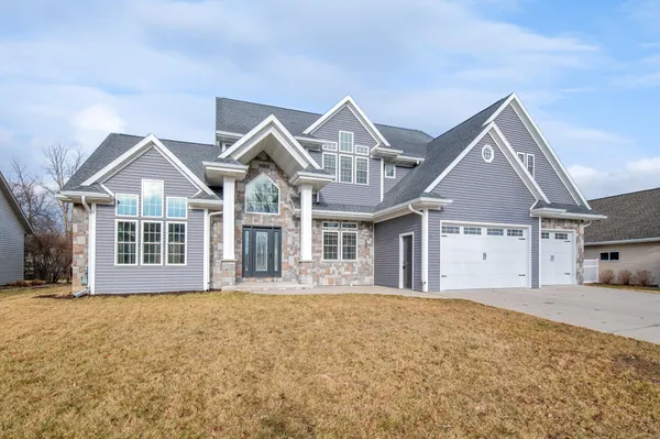 $799,900 | 657 Black Earth Drive, De Pere, WI 54115