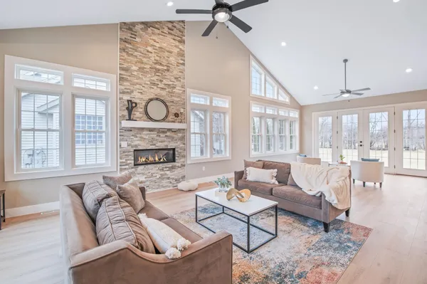 $799,900 | 657 Black Earth Drive, De Pere, WI 54115