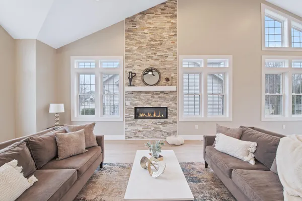 $799,900 | 657 Black Earth Drive, De Pere, WI 54115