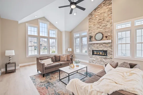 $799,900 | 657 Black Earth Drive, De Pere, WI 54115