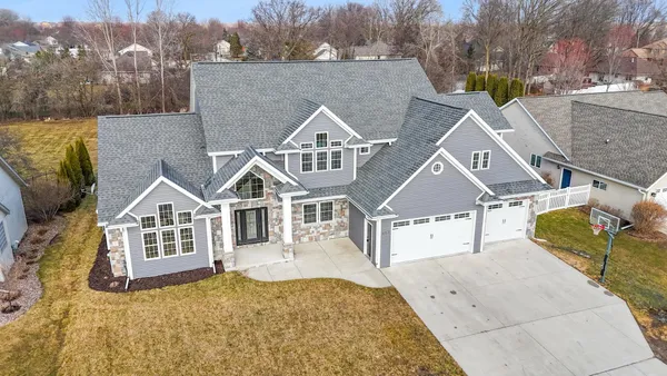 $799,900 | 657 Black Earth Drive, De Pere, WI 54115