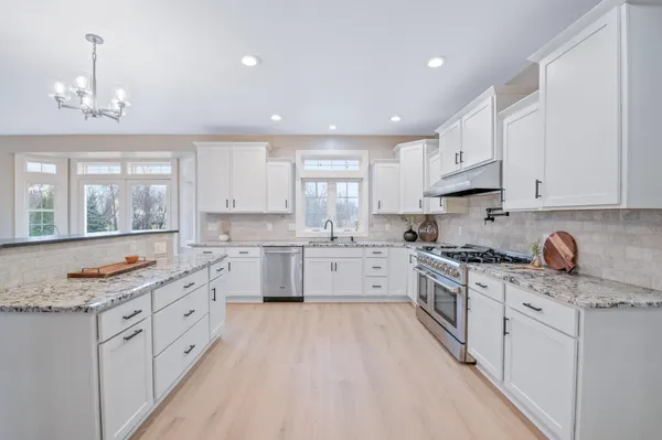 $799,900 | 657 Black Earth Drive, De Pere, WI 54115