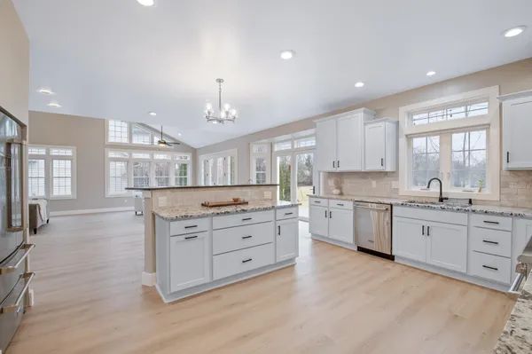 $799,900 | 657 Black Earth Drive, De Pere, WI 54115