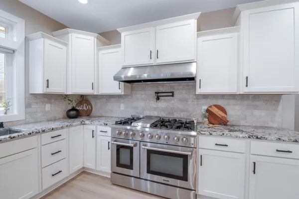 $799,900 | 657 Black Earth Drive, De Pere, WI 54115