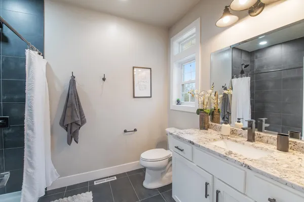 $799,900 | 657 Black Earth Drive, De Pere, WI 54115