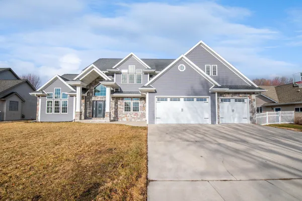 $799,900 | 657 Black Earth Drive, De Pere, WI 54115