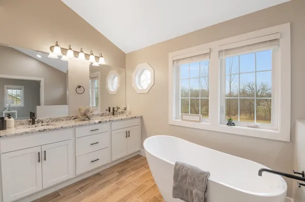 $799,900 | 657 Black Earth Drive, De Pere, WI 54115