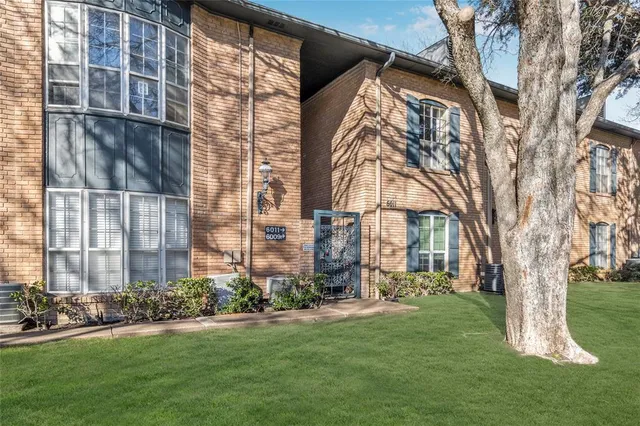 $2,200 | 6011 East University Boulevard, Unit 247, Dallas, TX 75206
