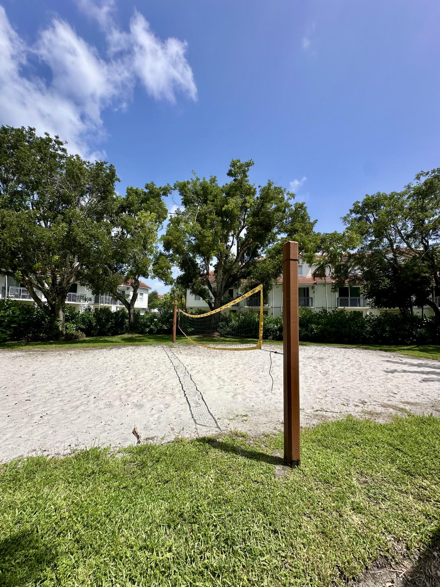 1050 Crystal Way, Unit H Delray Beach, FL 33444 - Photo 39 of 41 BahiaVolleyball