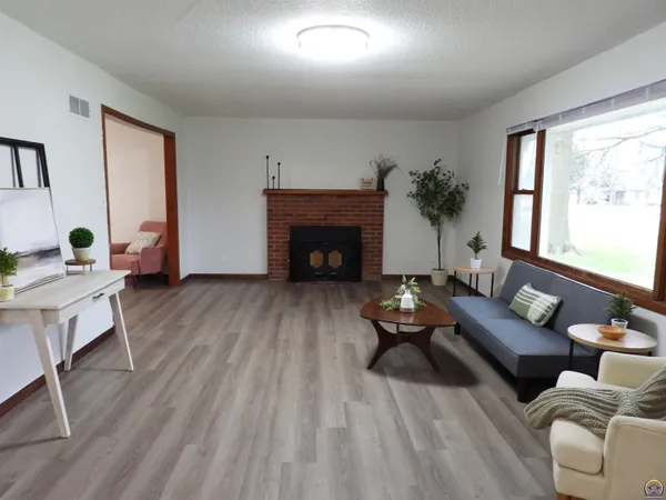 $254,900 | 718 South 9th Street, Osage City, KS 66523