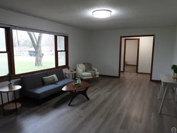 $254,900 | 718 South 9th Street, Osage City, KS 66523
